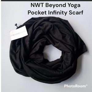NWT Beyond Yoga Pocket Infinity Scarf One SZ